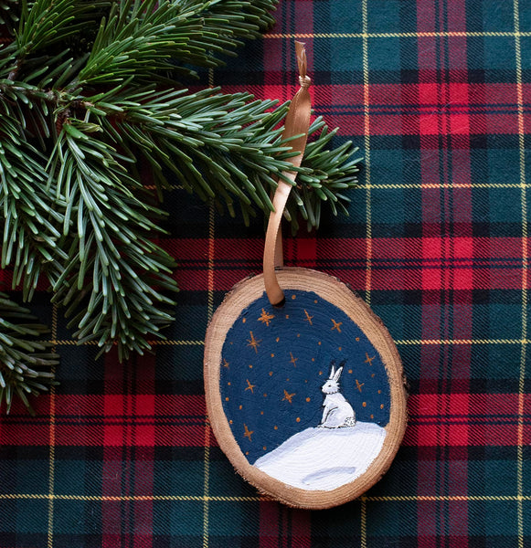 Suspension de Noël en bois, peinte à la main "Le lièvre et les étoiles" - Décorations