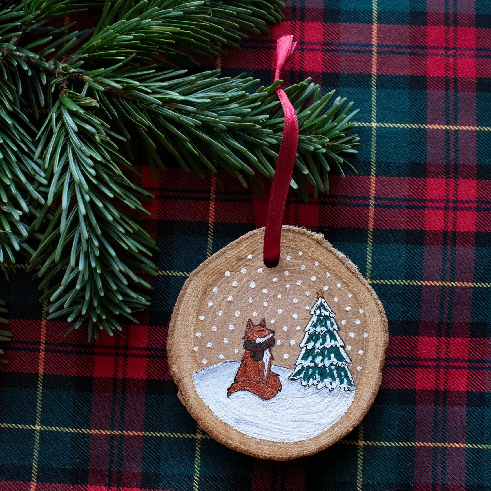 Suspension de Noël en bois, peinte à la main "Renard sous la neige" - Décorations
