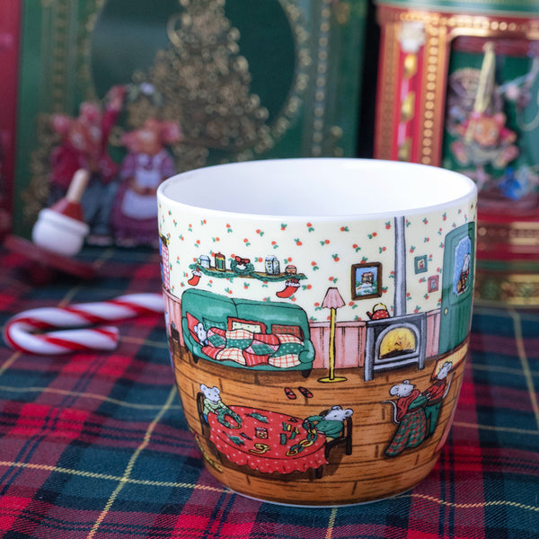 Deux Tasses en porcelaine « Noël au cottage des souris »